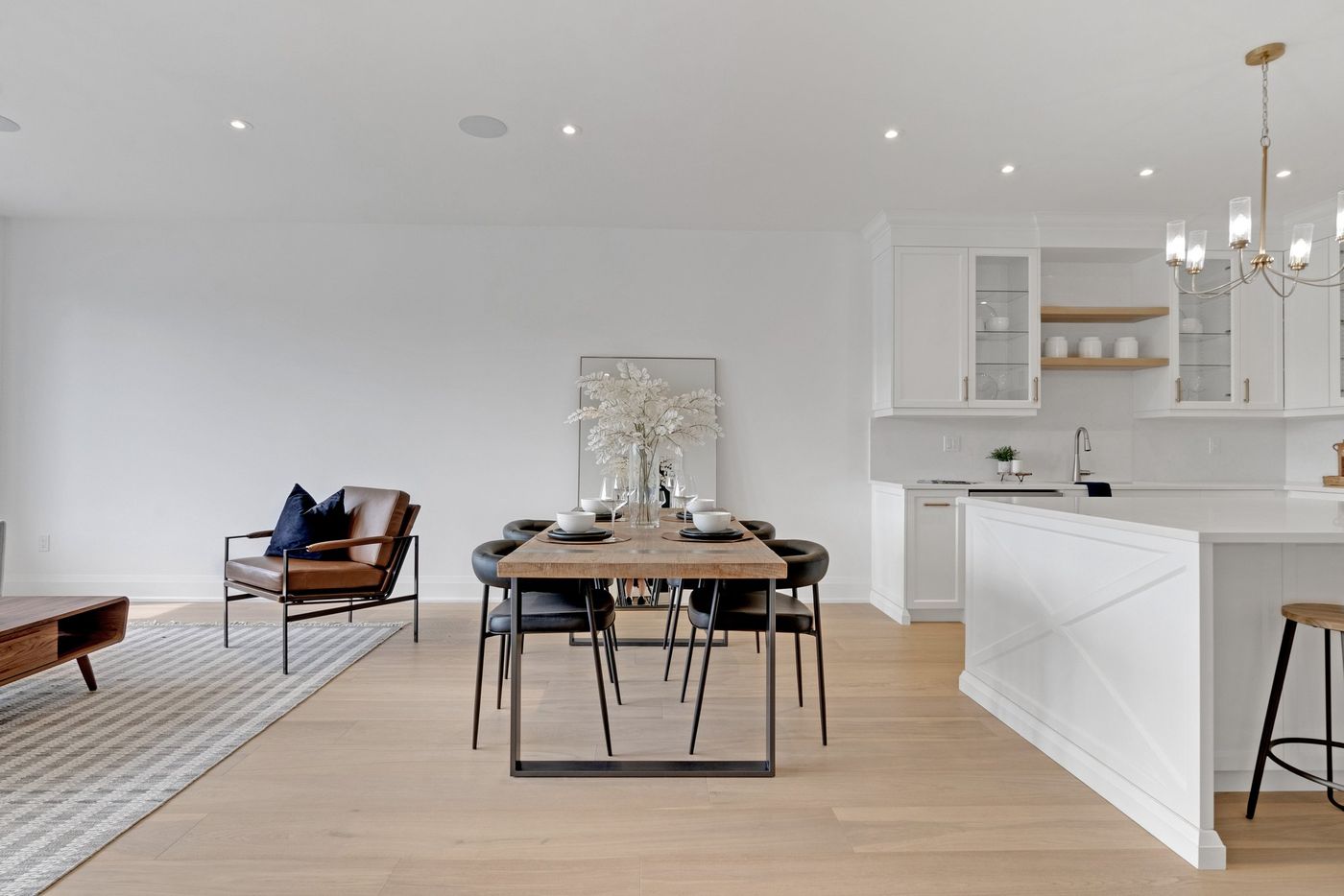 Dining area open to the kitchen island
