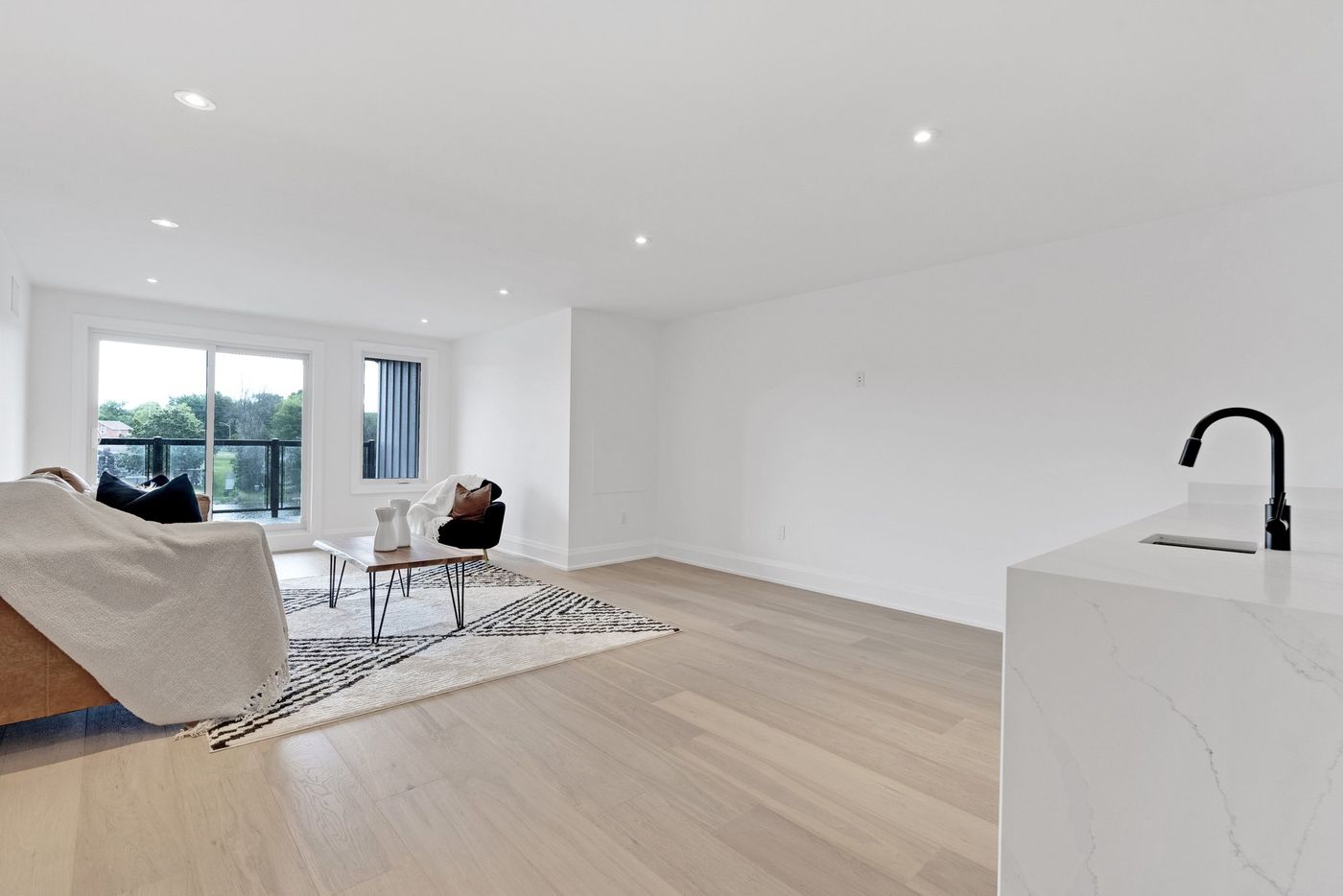 Loft family room with wet bar